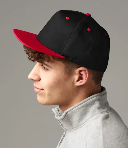 Kontrastna snapback 5-delna kapa Beechfield B 610C